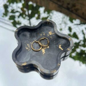 resin accessories holder